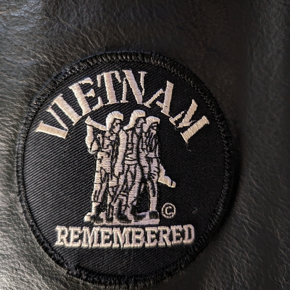 Harley Davidson XXL black leather vest Vietnam patches American Flag Biker Pow - Picture 10 of 10